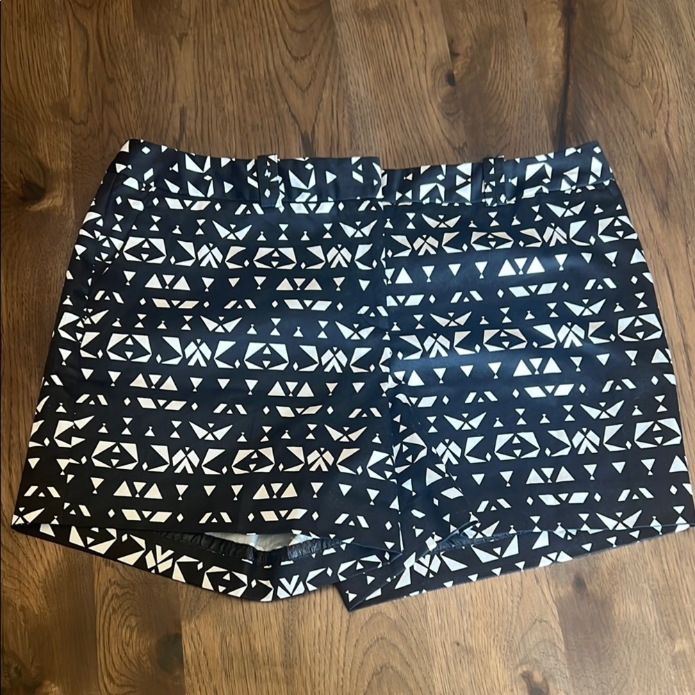 Worthington Women’s Geometric Black and White Modern Fit 5” Shorts 14
